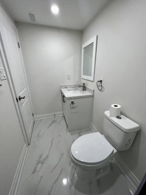 New Luxurious Studio Apartment Brampton Dış mekan fotoğraf