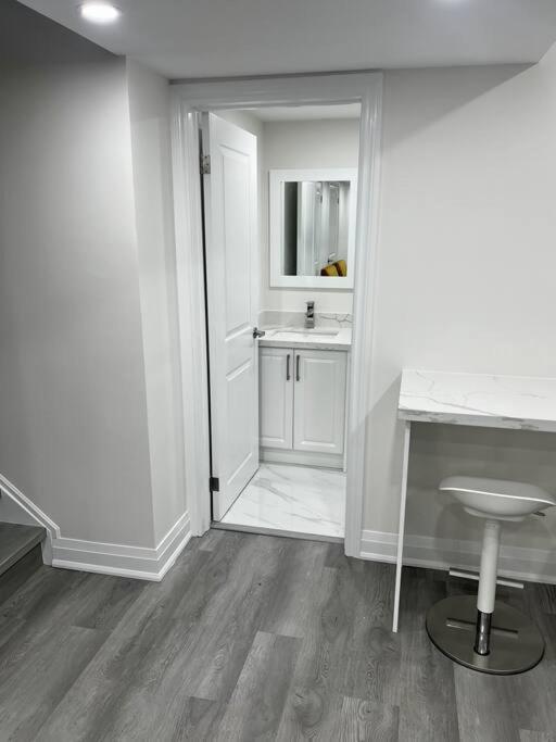 New Luxurious Studio Apartment Brampton Dış mekan fotoğraf